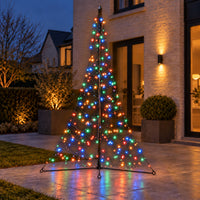 Fairybell Premium 2 meter All-Surface in multicolor op de bestrating van een terras met reflecties van de gekleurde lampjes